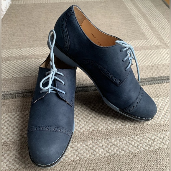 Cole Haan oxfords size 6 - Picture 2 of 2